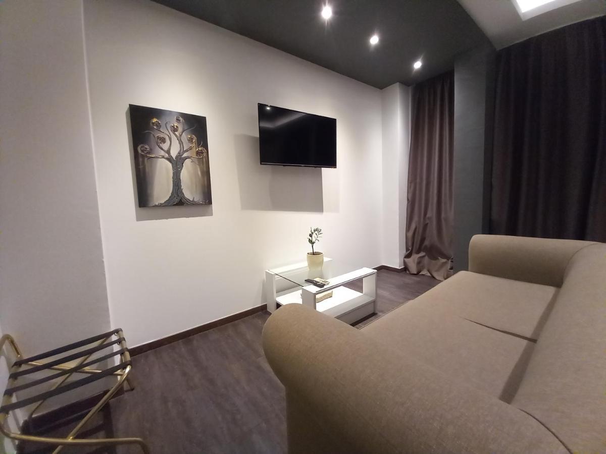 Apartment Filippos Downtown - 2br Lux - Tsimiski Ladadika - Explore Center By Foot - Close To Aristotelous Square *